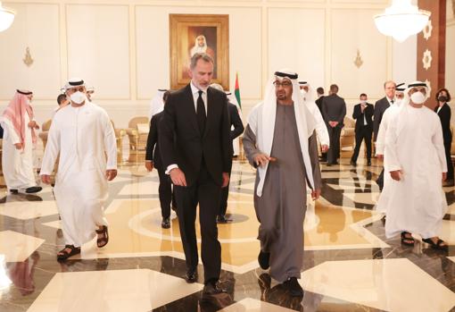 El Rey Felipe con el nuevo presidente de Emiratos Árabes Unidos y jeque de Abu Dabi