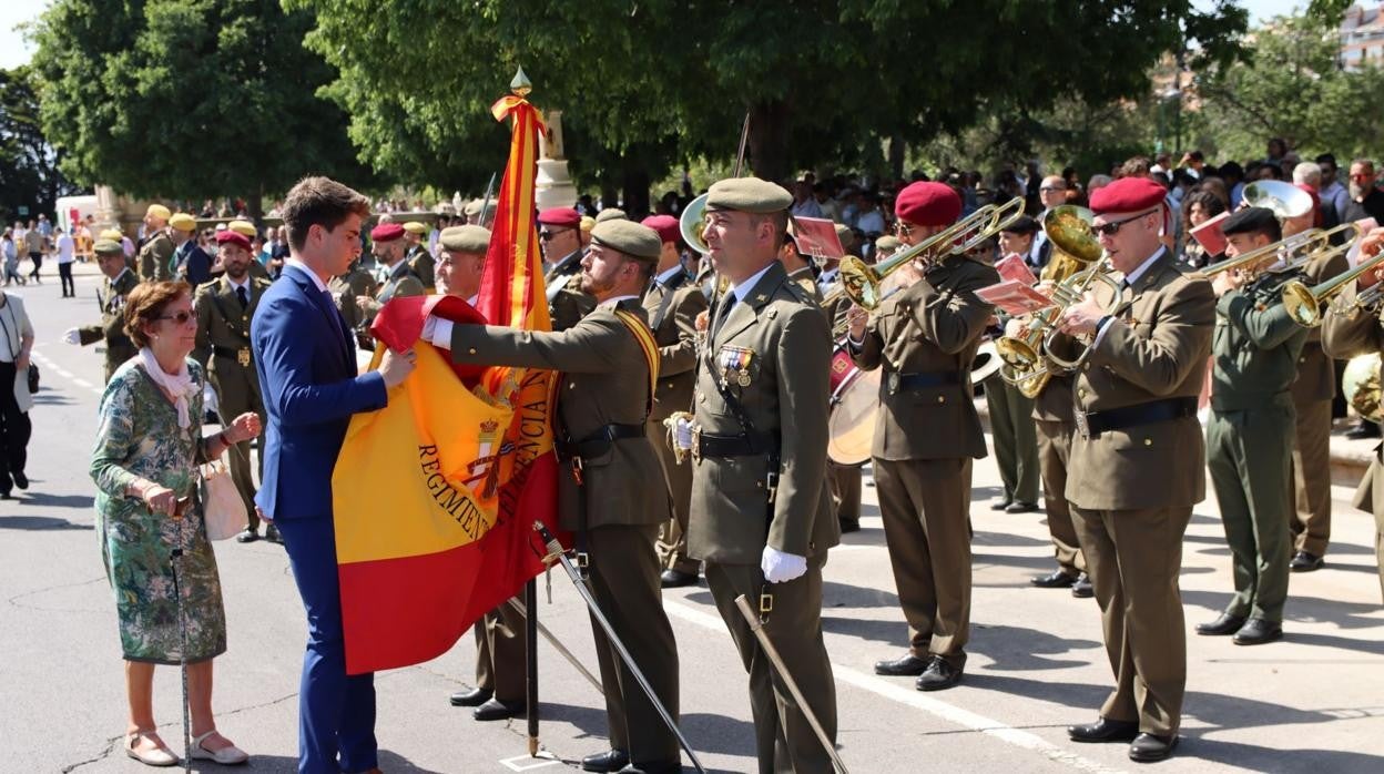 De un anciano de 94 años a un joven de 18: Valencia alberga una multitudinaria Jura de Bandera de España