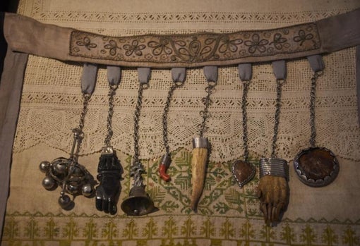 Cinturón de amuletos, en la cuna de la habitación de los hijos de Lope de VegaGUILLERMO NAVARRO