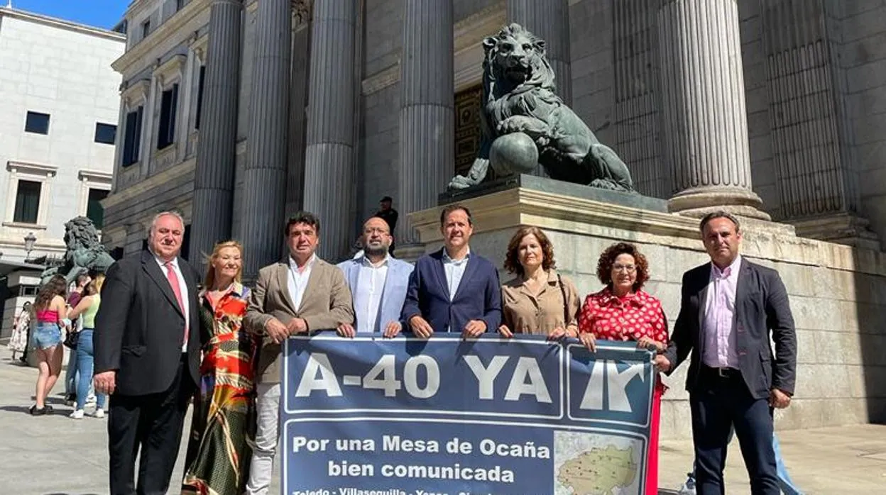 Velázquez, con alcaldes de la zona de Ocaña, y los diputados Vicente Tirado y Carmen Riolobos