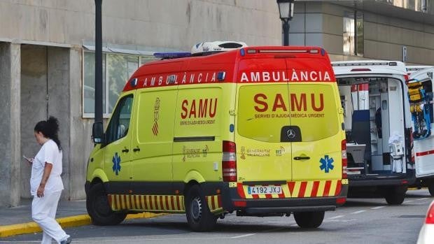 Muere un hombre al volcar su tractor en la localidad valenciana de Cofrentes