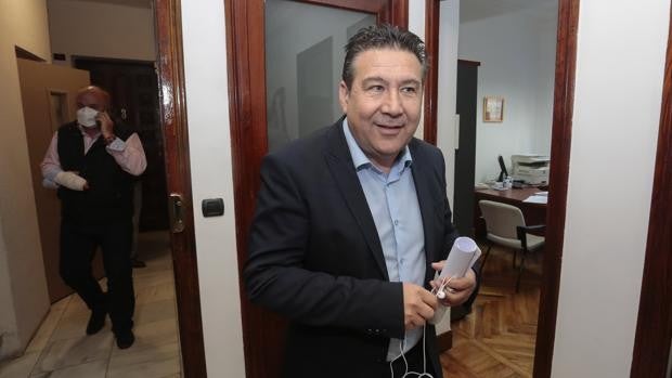 Santos defiende la ruptura del pacto con el PSOE en la Diputación de León: «La coherencia no es negociable»