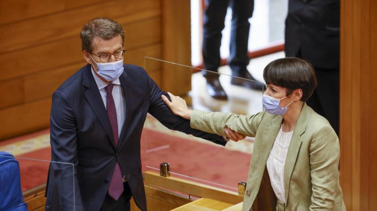 Feijóo y Ana Pontón (BNG), la semana pasada en el Parlamento gallego