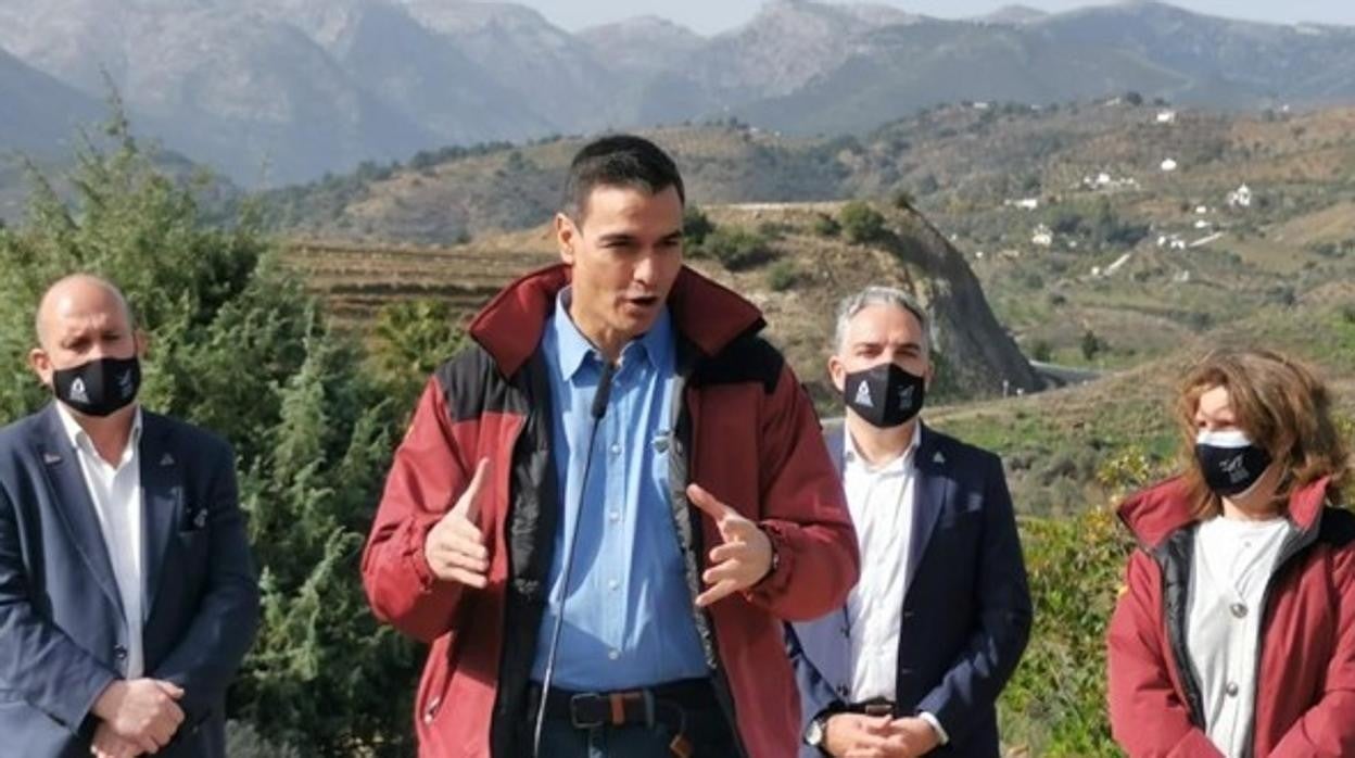 Sánchez durante su visita a la Sierra de las Nieves en enero para frenar la despoblación