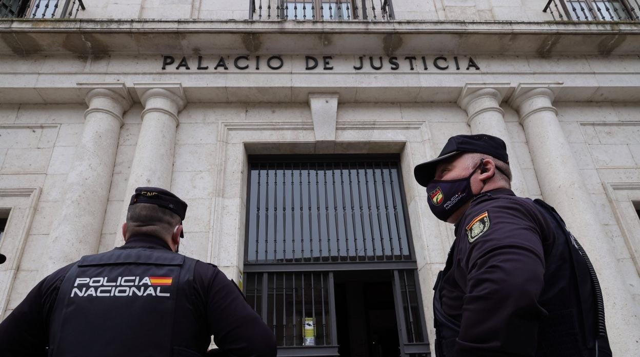 La banda del BMW se sentó ayer en el banquillo en la Audiencia