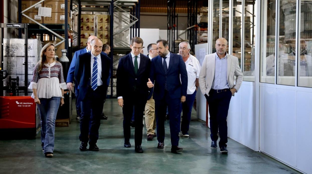 Núñez Feijóo y Núñez han visitado la Cooperativa Vinícola Bodegas Don Octavio de Villarrobledo