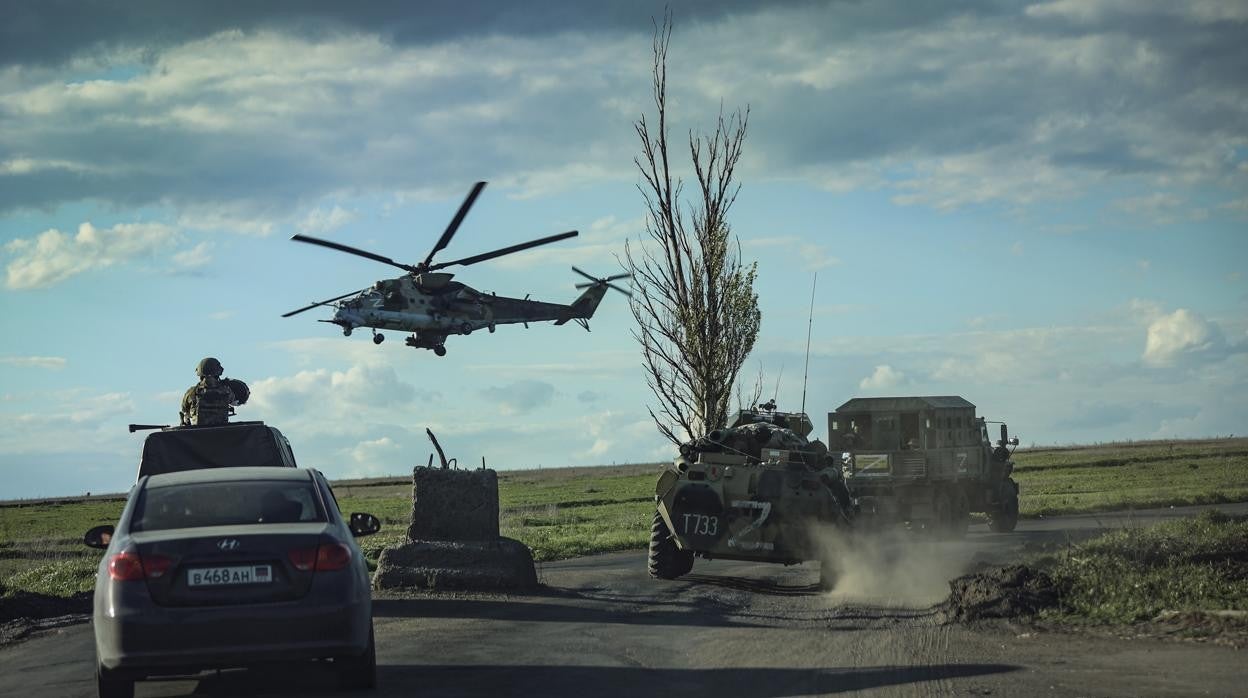 Los Sistemas de Mando y Control se encargan de coordinar la actuación de distintas unidades (terrestres aéreas o navales) en el campo de batalla. En la imagen, vehículos rusos en la evacuación de Azovstal