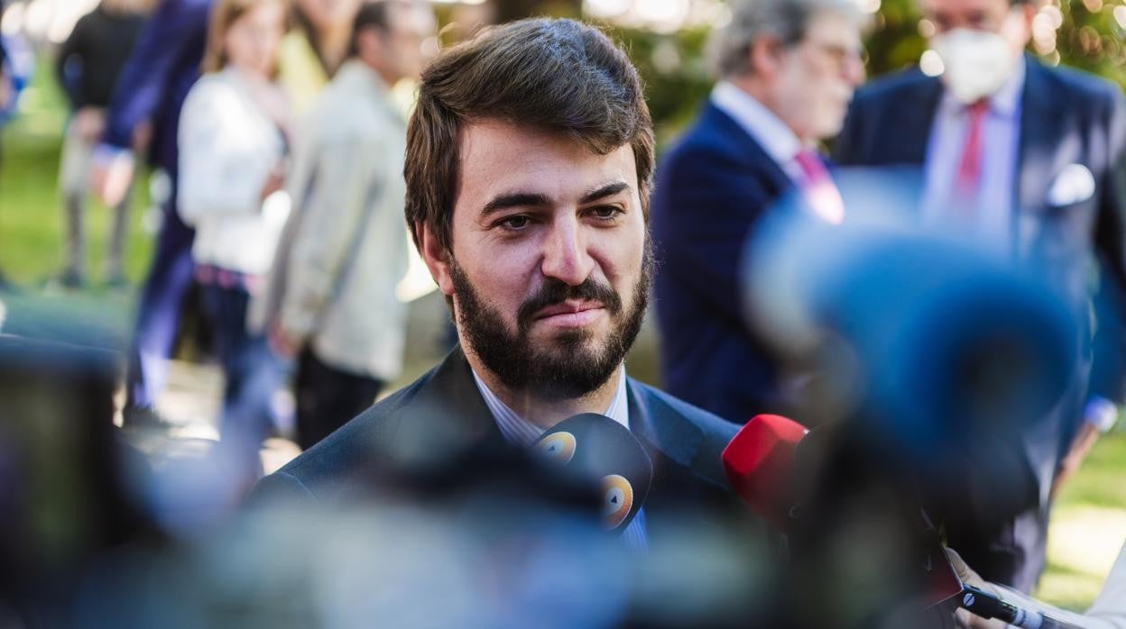 Juan García-Gallardo, durante su intervención ante los medios ayer en Soria