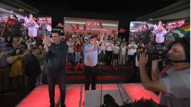 Pedro Sánchez calienta la precampaña andaluza acusando de corrupción del PP y se olvida de los ERE