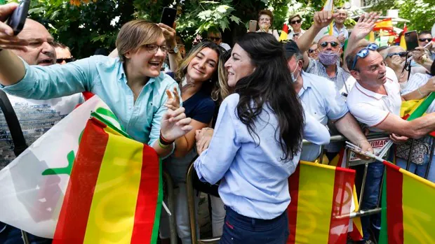 Vox cree que el caso del padrón les impulsa en Andalucía y ya aspira al triple empate