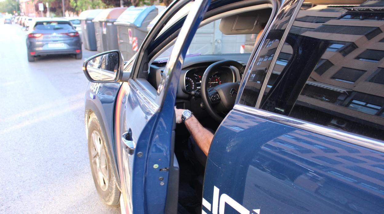 Imagen de recurso de un coche patrulla de la Policía Nacional en Valencia