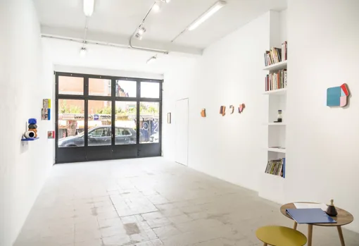 interior de Corner Studio, taller de artistas y galería en Carabanchel