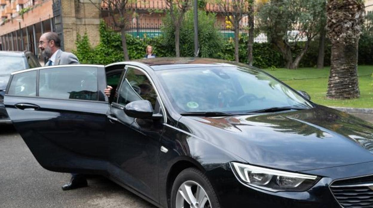 El presidente aragonés, Javier Lambán (PSOE), en una reciente imagen en coche oficial