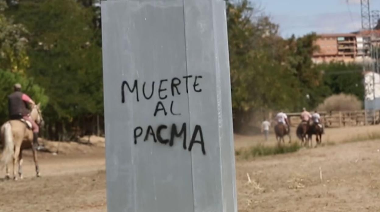 Imagen de archivo de una pintada contra el PACMA