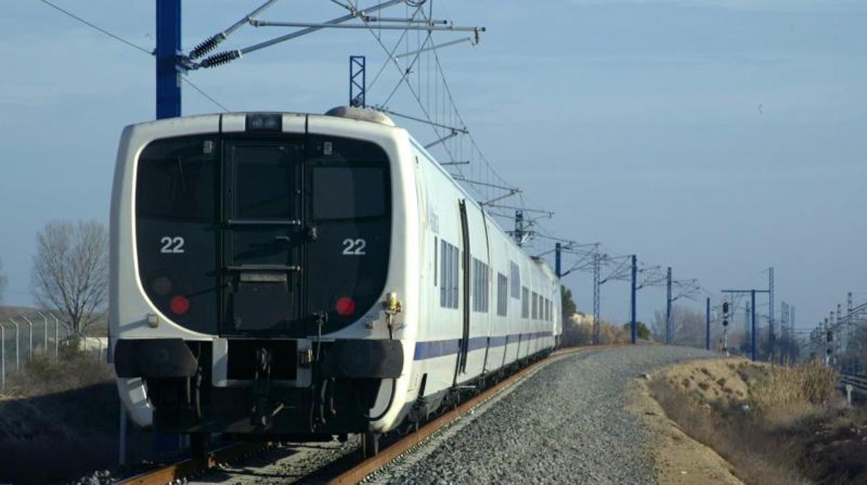 Imagen de archivo de un tren en plena ruta