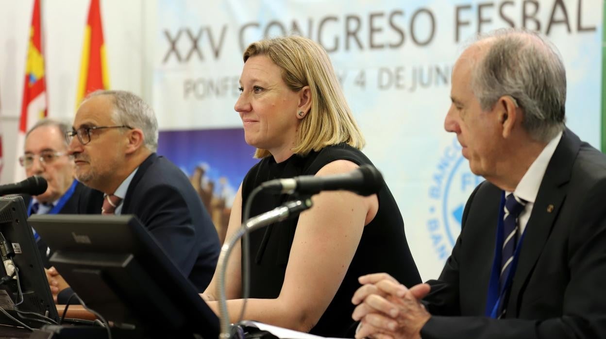 La consejera de Familia, Isabel Blanco, el alcalde de Ponferrada, Olegario Ramón, y el presidente de Fesbal, Pedro Miguel Llorca, inauguran el XXV Congreso de la Federación de Bancos de Alimentos