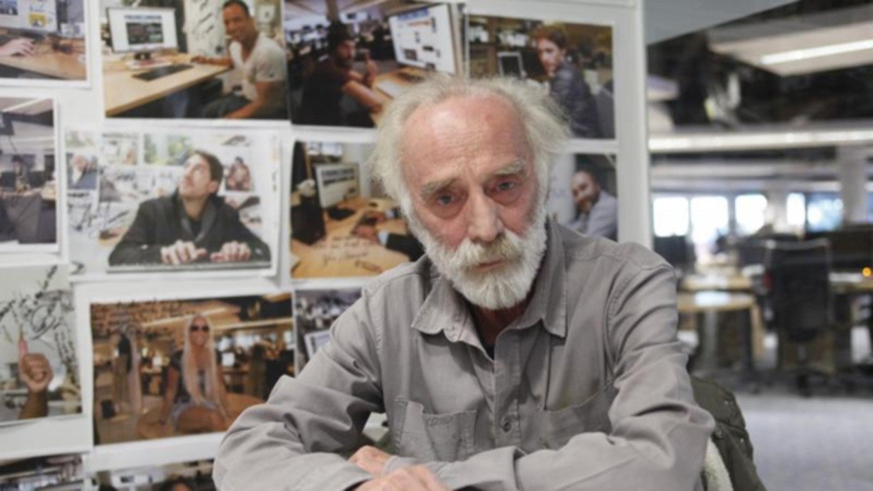 Javier Krahe mira melancólico