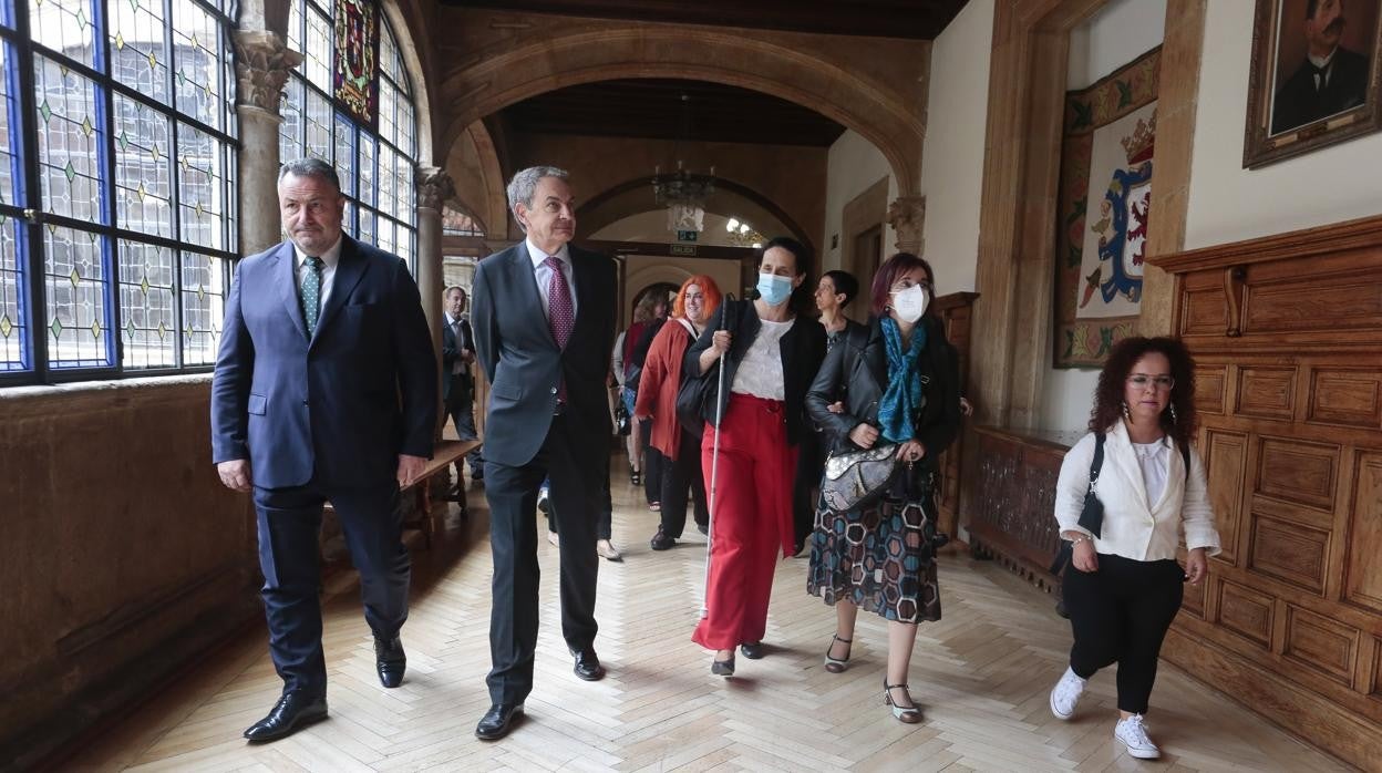 Reunión del Patronato de la Fundación CERMI Mujeres en la Diputación de León, a petición del expresidente del Gobierno, José Luis Rodríguez Zapatero, patrono de la Fundación y asistente al encuentro