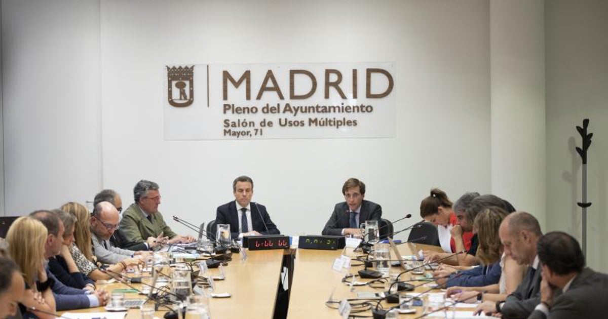 El alcalde José Luis Martínez-Almeida, durante su comparecencia en la comisión