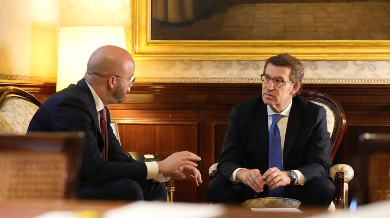 Feijóo, durante su reunión este miércoles con el presidente de la Confederación Española de Jóvenes Empresarios, Fermín Albaladejo