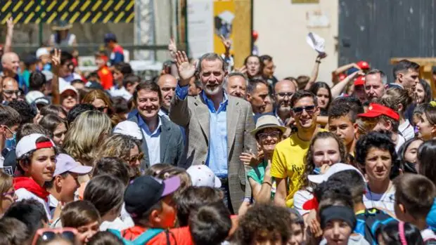 El Rey y 700 escolares de Castilla y León conocen las propuestas de ‘Imperdible05’ en Otero de Herreros