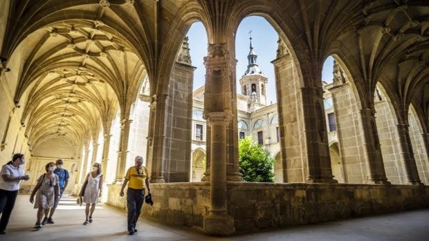 La patronal acusa al Gobierno de «obviar el liderazgo del español en Salamanca»