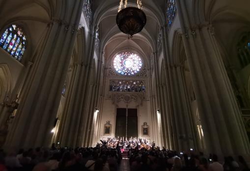 El público ha llenado el trascoro y ha dedicado una fuerte ovación al finalizar el concierto