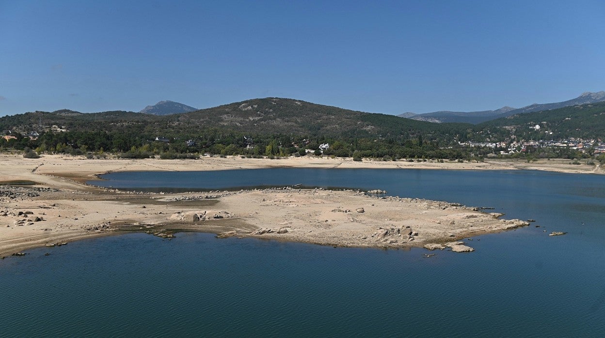 El embalse de Navacerrada, al noroeste de la región