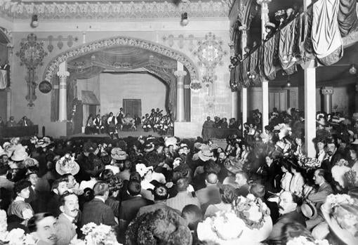 Foto histórica tomada en 1908 en el Gran Casino de la Exposición de Zaragoza