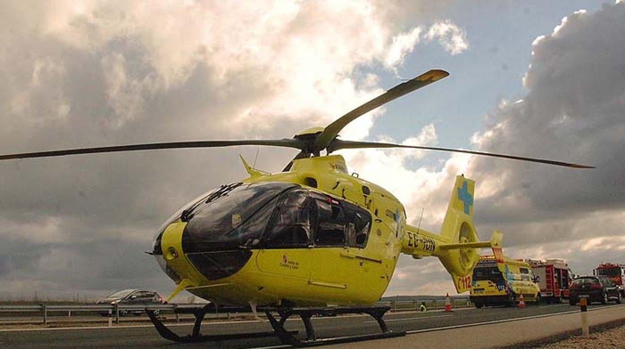 Helicóptero medicalizado de los servicios de emergencias