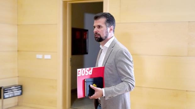 Tudanca achaca el recorte en subvenciones a sindicatos a una «venganza» de la Junta por el acuerdo en Siro