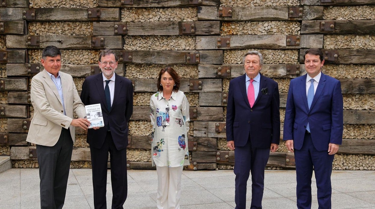 Mariano Rajoy, en la presentación del libro de Luis de Grandes, con Alfonso Fernández Mañueco a la derecha