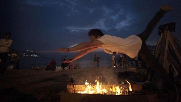 Elche prohíbe las hogueras en sus playas durante la noche de San Juan