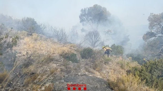 El incendio de Artesa (Lérida), que ha quemado 2.700 hectáreas, sigue descontrolado