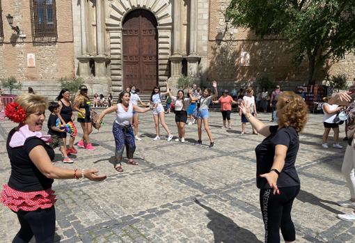 Los centros de mayores de Toledo salen a la calle a buscar adeptos