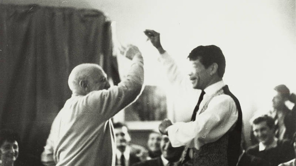 'Picasso en una fiesta gitana con Manitas de Plata, en el Hôtel du Forum'. Fotografías de Lucien Clerge (1964)
