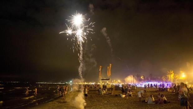 Hogueras Alicante 2022: vuelven las fogatas a las playas la noche del 23 pero el alcohol está prohibido