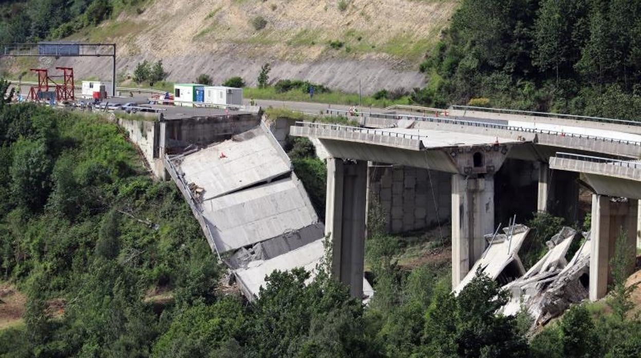 Vista del viaducto afectado por el doble desplome