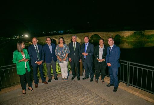 Page junto a los responsables de Iberdrola, empresa encargada de la iluminación