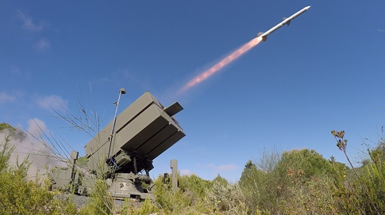 Batería de misiles de defensa antiaérea Nasams, en un ejercicio del Ejército de Tierra