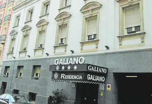 La fachada del hotel familar, el Galiano, donde el asesino agredió a su propia madre