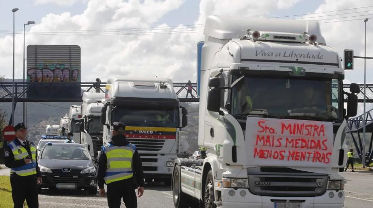 Caravana de camiones en Vigo en la huelga del pasado mes de marzo