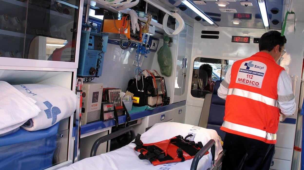 Interior de una ambulancia medicalizada del Sacyl