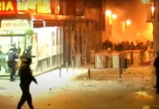 Los radicales montan barricadas en Tirso de Molina, en febrero de 2008