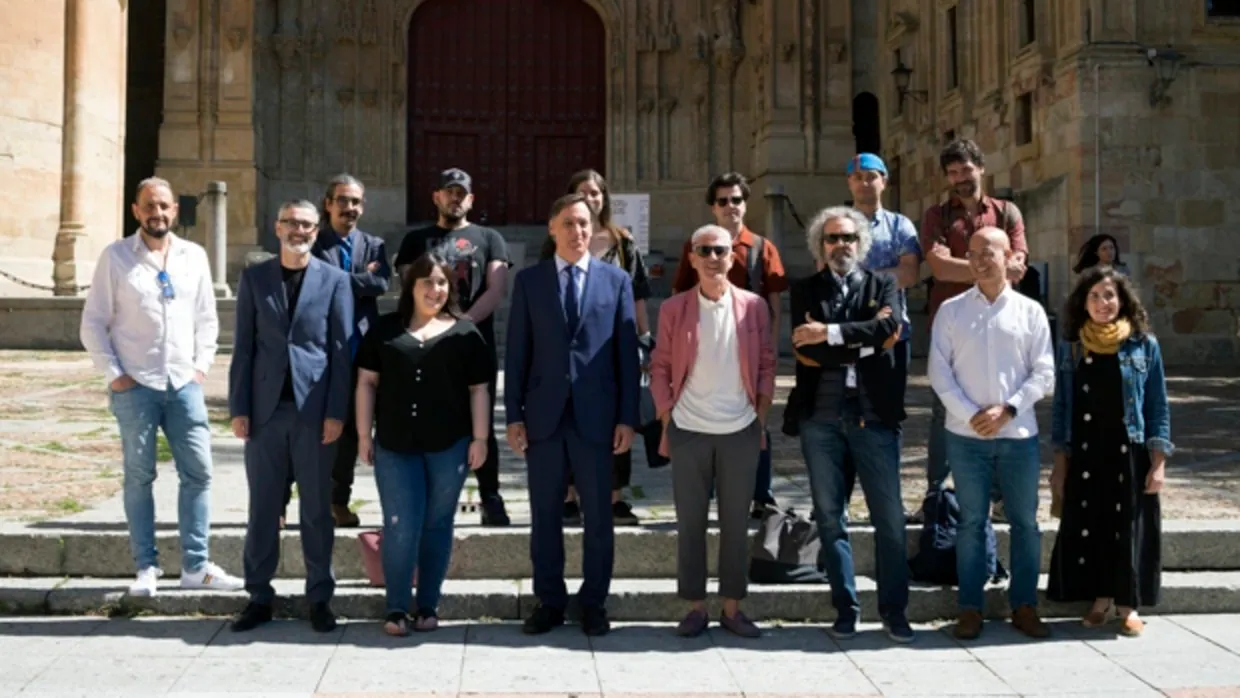Rueda de prensa para presentar una nueva edición del programa Salamanca Plazas y Patios, con el alcalde de Salamanca, Carlos García Carbayo
