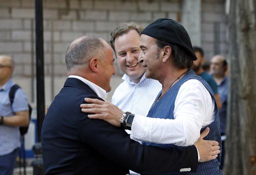 Emilio Sáez, Vicente Csañ y Enrique Urquijo durante la presentación del programa musical