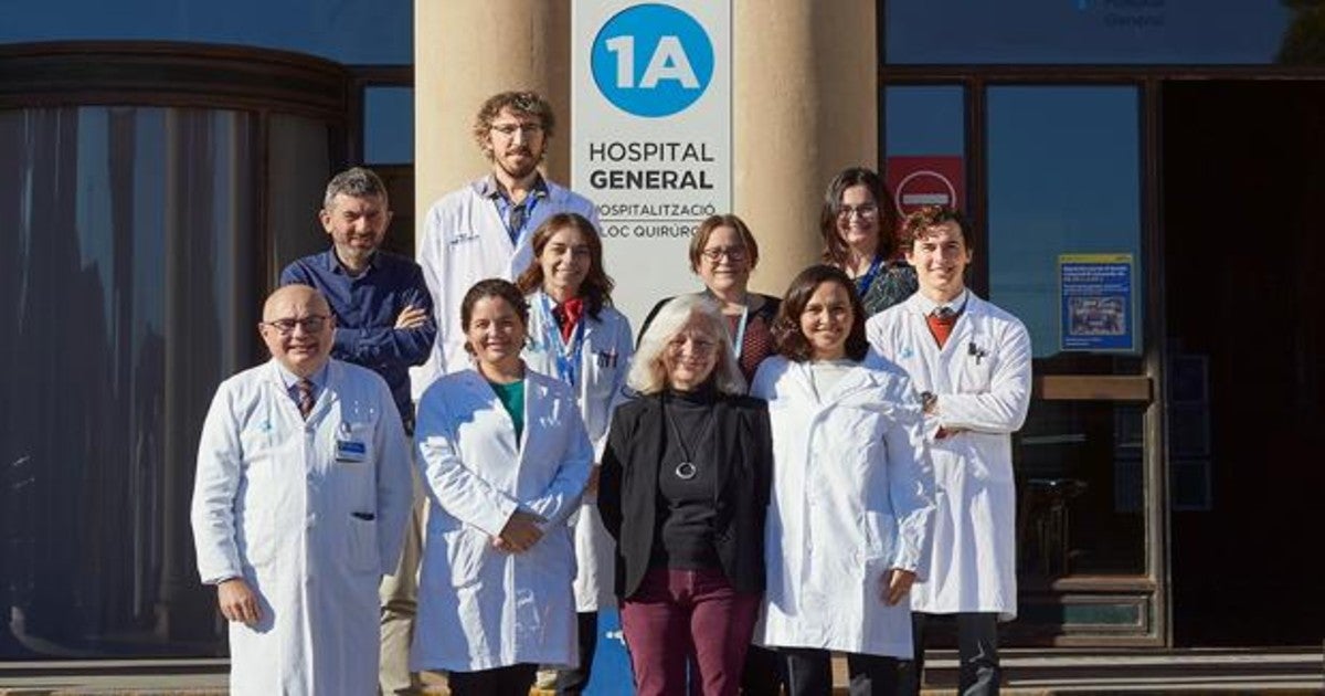 EL doctor Josep Tabernero (izquierda-abajo) y el equipo del VHIO que ha participado en el proyecto