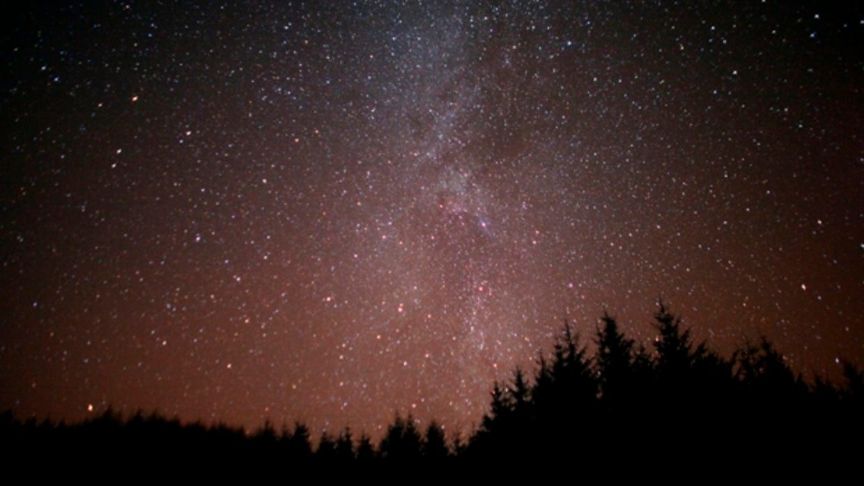 Una vista del cielo, cuajado de estrellas