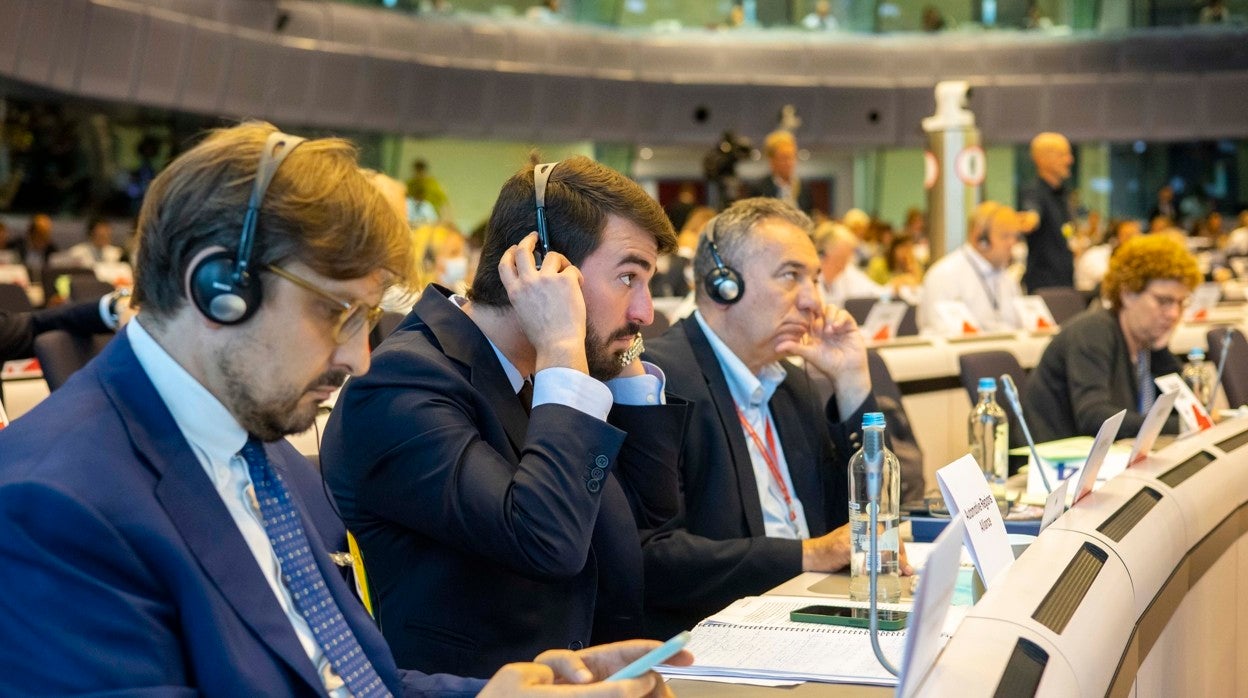 El vicepresidente de la Junta de Castilla y León, Juan García-Gallardo, participa en la firma de la Alianza de Regiones con Industria de Automoción