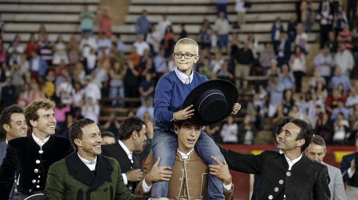 Imagen de Adrián Hinojosa durante el acto benéfico celebrado en la plaza de toros de Valencia en 2016